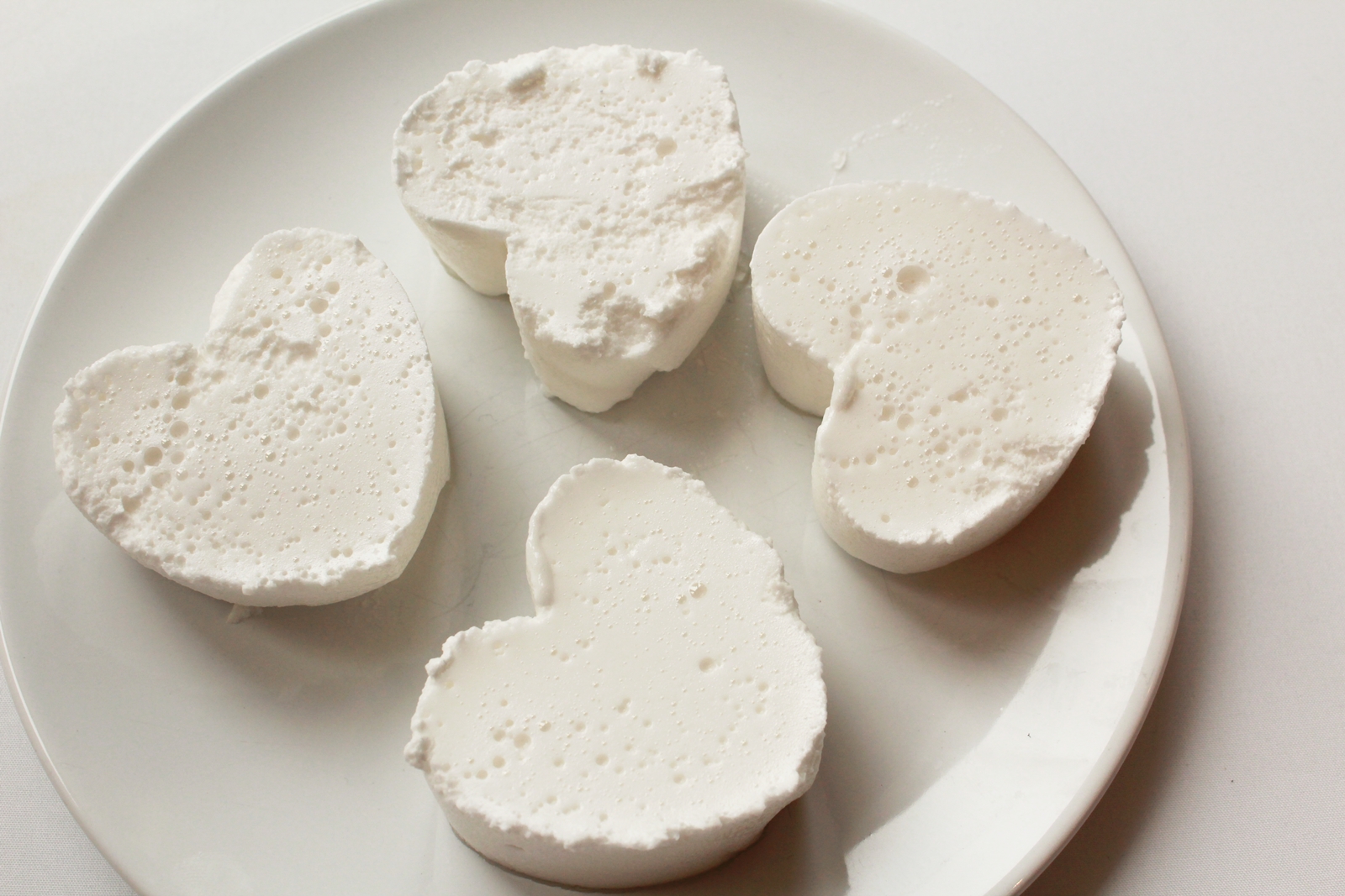 https://twirlingbetty.files.wordpress.com/2012/07/heart-shaped-marshmallows-on-plate.jpg